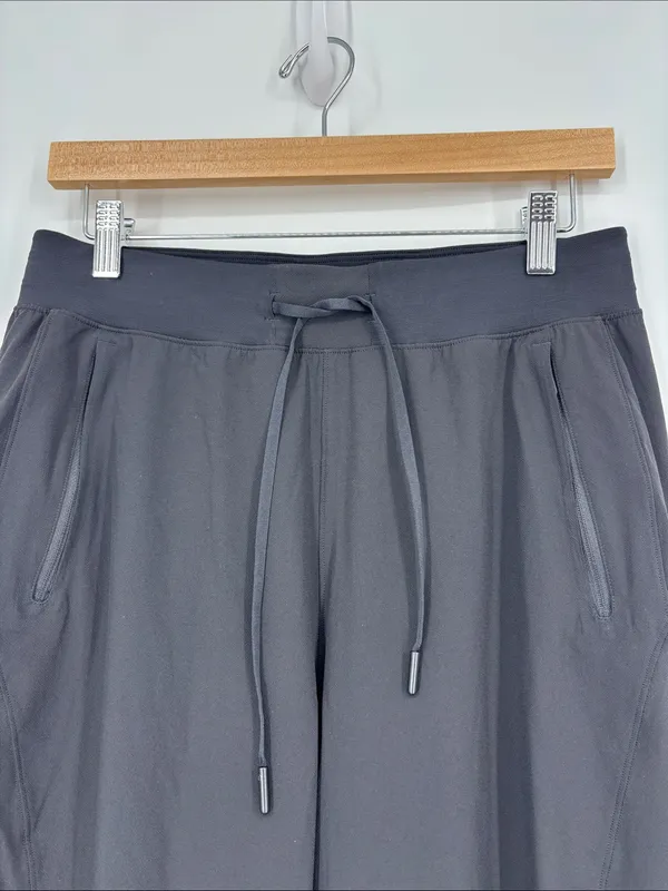Lululemon License to Train High-Rise Active Pant Women's Size 8 in Black in EUC! - Image 2