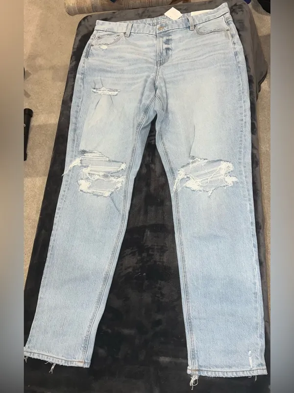 American Eagle Curvy '90s Skinny Jean in Stretch Ripped Destroyed Light Wash - Image 16