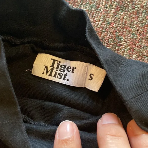 Tiger mist black crop top small - Image 6