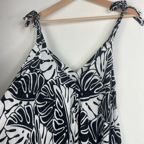Black & White Leaf Print Tie-Strap jumpsuit with pockets size XL - Image 6