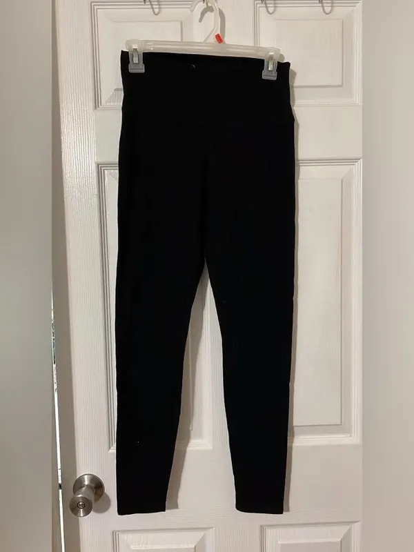 Everyday High-Rise Black Leggings - Sleek Support - Image 2