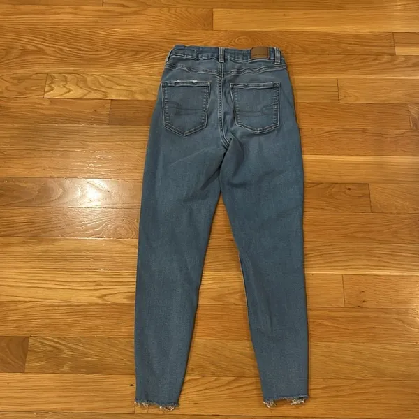 American Eagle outfitters distressed curvy hi-rise jegging size 4 short . - Image 3