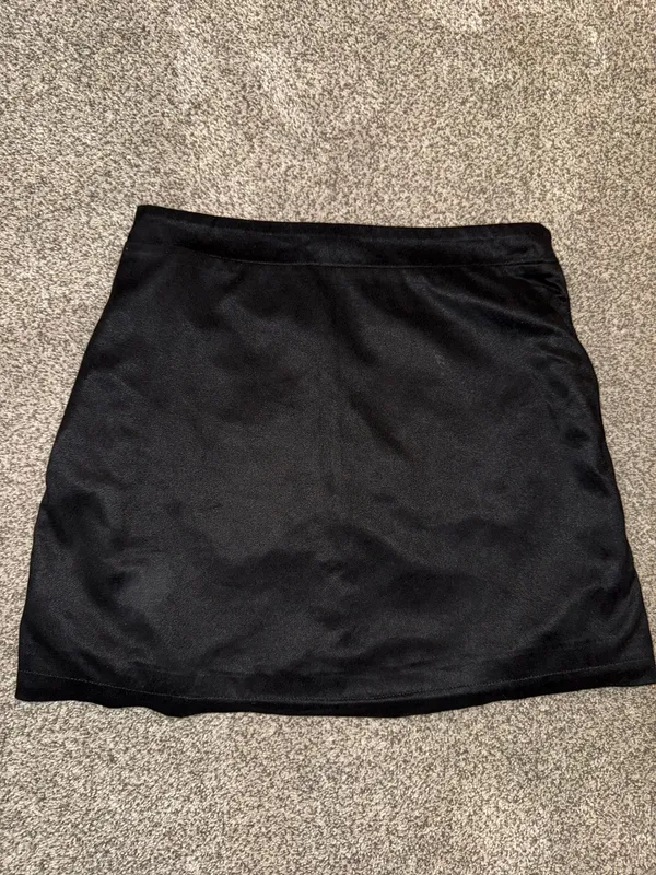 Mi Ami Francesca's Black Floral Embroidered Mini Skirt Size L - Image 4