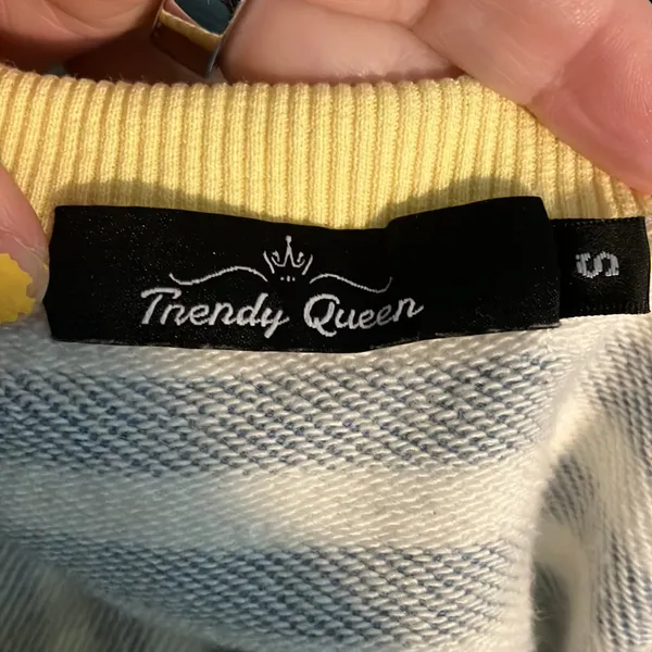 Trendy Queen Crewneck Sweatshirt, Small Blue - Image 5