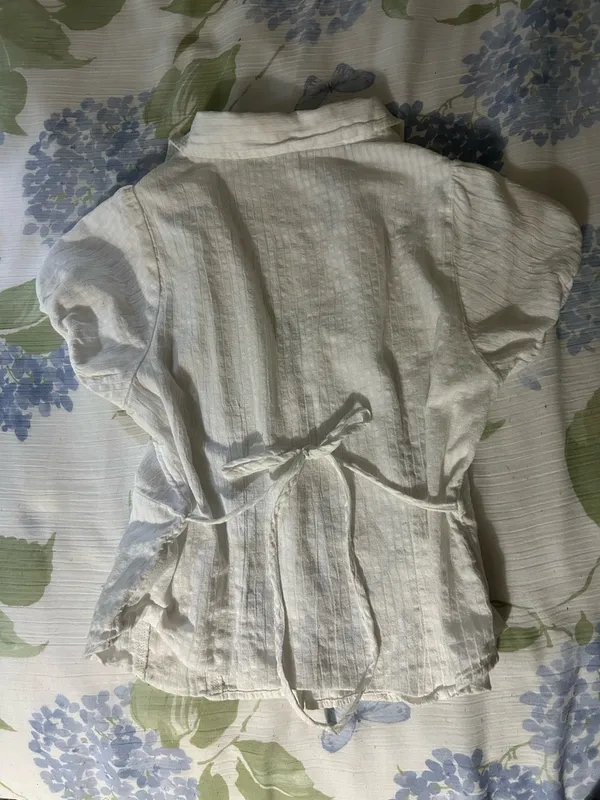 American Eagle V-Neck top puff sleeves tie back  - Image 5