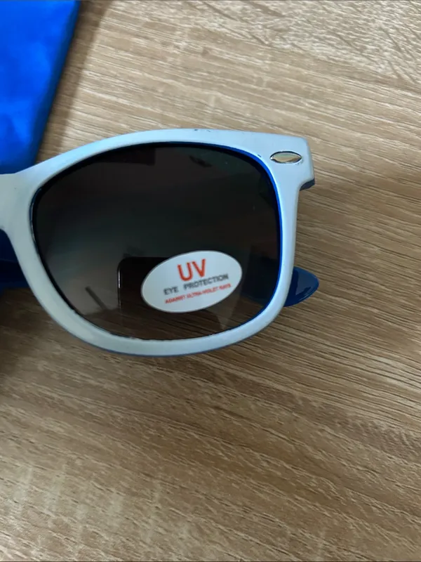 White Wayfarer Sunglasses with UV Protection - Image 3
