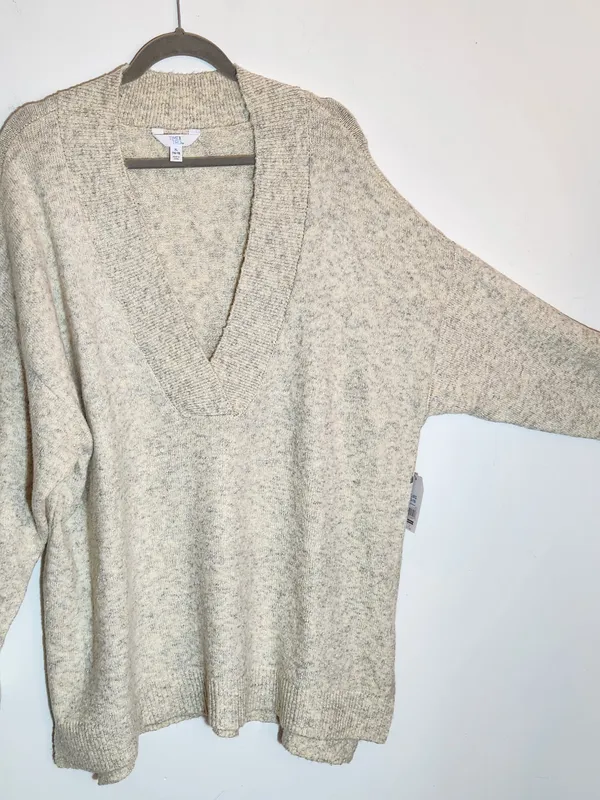 Time and Tru Cream Gray Oatmeal Fuzzy Oversized V-Neck Sweater Size XL NWT - Image 5