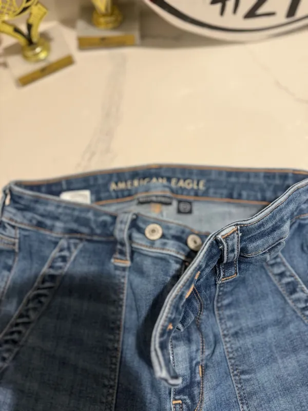 Super High-Rise American Eagle Flare Jeans - Image 3