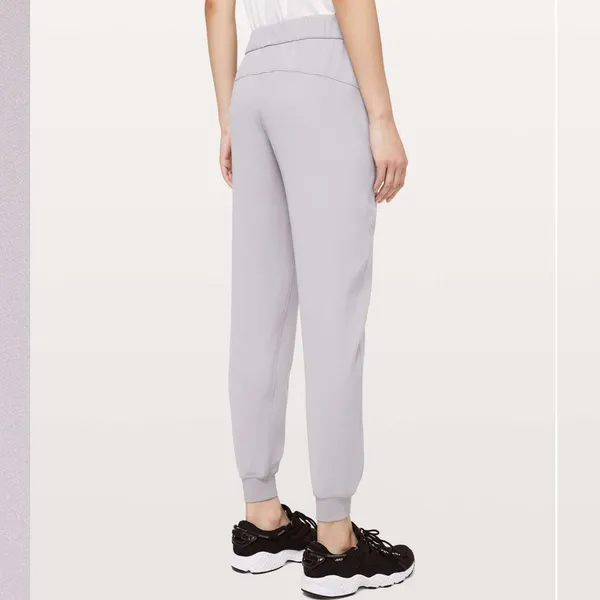 LULULEMON On The Fly‎ Jogger In Silverscreen Size 6 - Image 2
