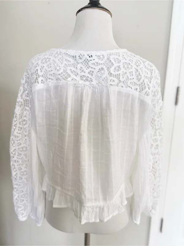 NWT American Eagle White V-Neck Lace Tie-Front Cropped Blouse Size Medium - Image 5