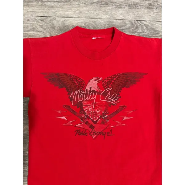 2005 Y2K Motley Crue 1982 Public Enemy #1 Red Graphic Band Tee Shirt Women Small - Image 10