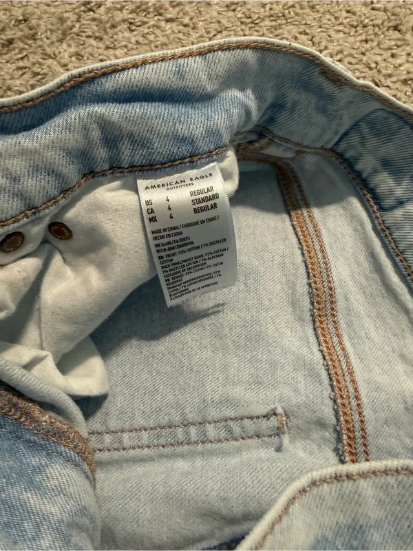 American Eagle Outfitters Light Wash High-Rise Baggy Straight Jeans 4 - Image 4