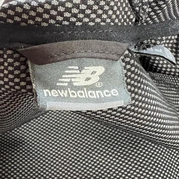 New Balance women’s.‎ Black and Gray Patterned Jacket Size XL - Image 2