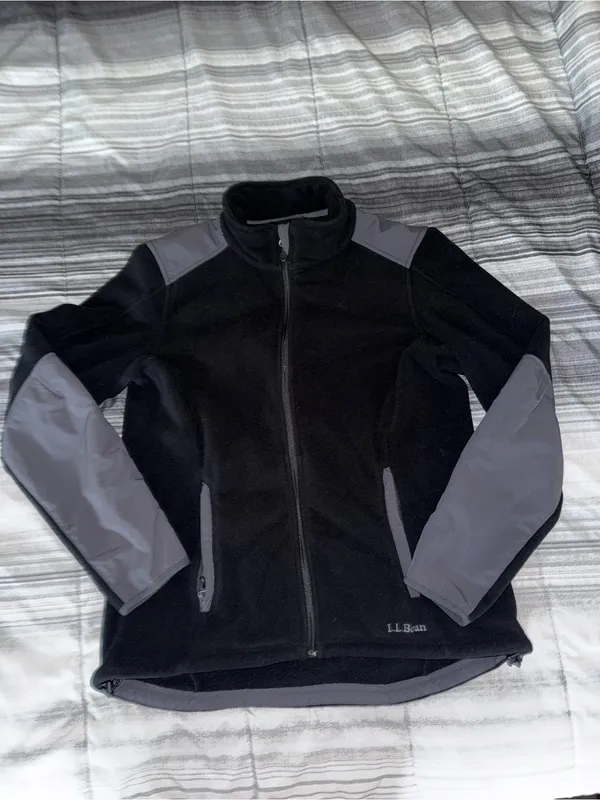 L.L. Bean Black Fleece Jacket with Gray Shoulder and Sleeve Panels - Image 3