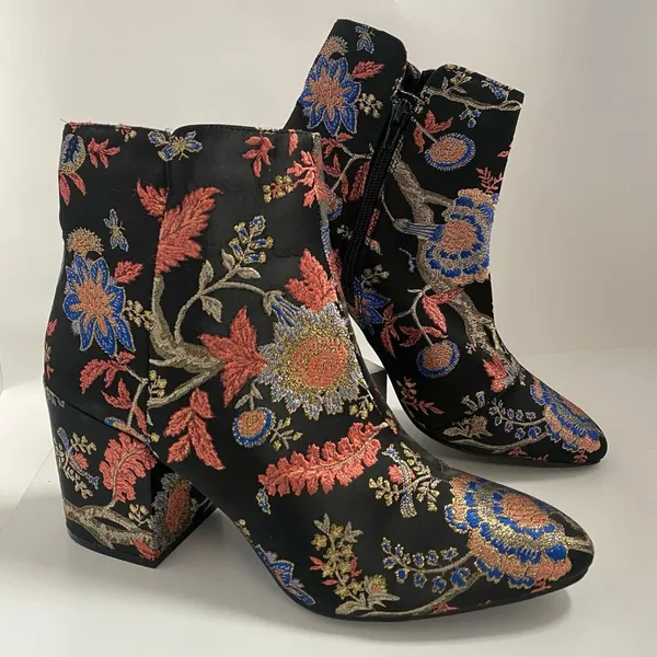 Target Women's Colorful Embroidered Floral Ankle Zip Bootie Boots Size 10 - Image 2