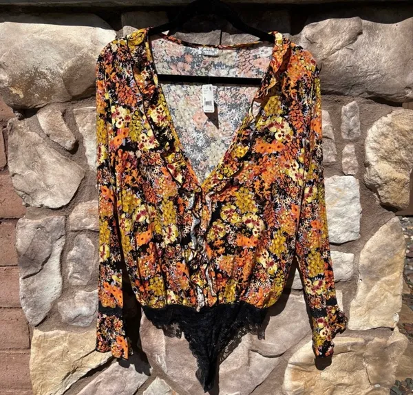 Free People Heatwave Floral Bodysuit Size Medium Boho Ruffle Bell Sleeve NWT - Image 2