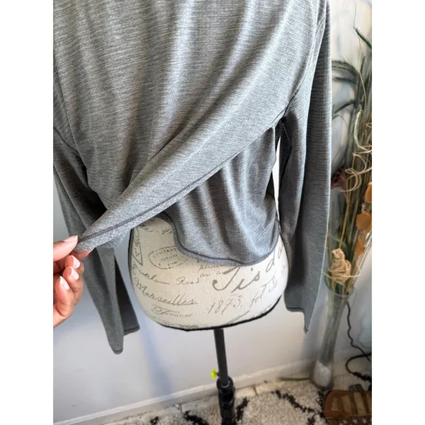 Lululemon Grey Long Sleeve Mesh Back Tulip‎ Hem Cropped Yoga Top Size 6 - Image 4