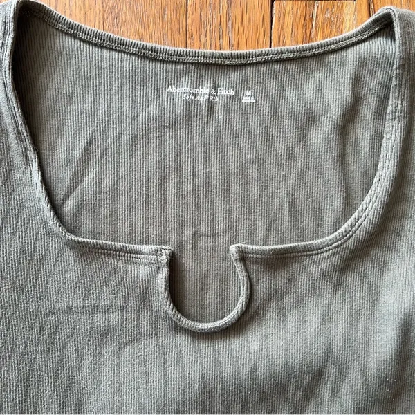 Green Abercrombie and Fitch body suit size M - Image 2