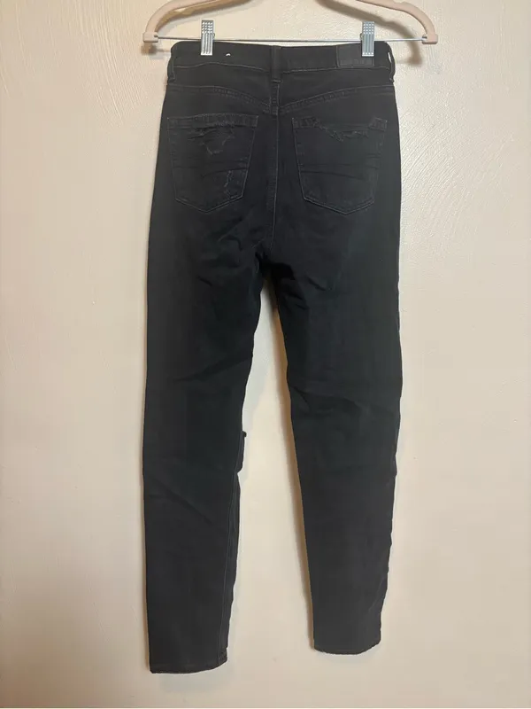 American Eagle Black High Rise Ripped Distressed Ankle Mom Jeans Womens 00 - Image 5