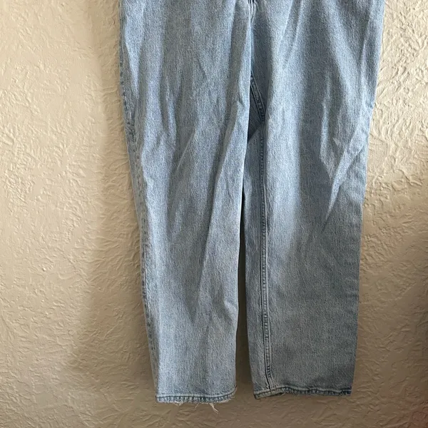 Abercrombie and Fitch Asymmetrical Fly 90s Straight Ultra High Rise Jeans SHORT - Image 3