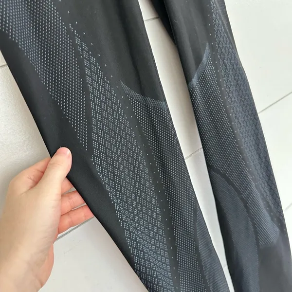 Lululemon Women’s 8 Black Iron Blue Mapped Out High Rise Tight 28” - Image 2