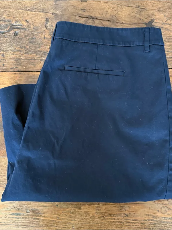 Jones New York Navy Blue Bermuda Chino Shorts 10" Inseam Size 14 - Image 2
