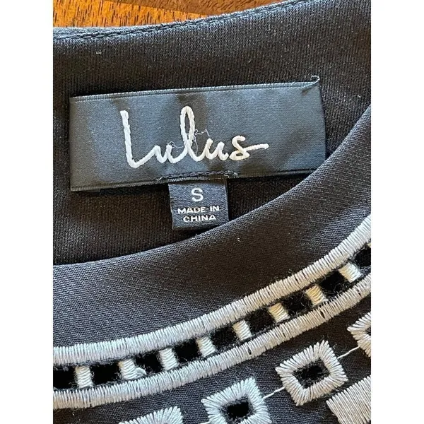 Lulus Black Short Sleeve Embroidered Crew Neckline‎ Mini Shift Dress Size S - Image 8