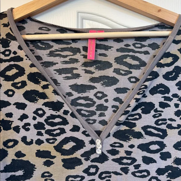 Charlotte Leopard Print V-Neck Long Sleeve Top - Image 2