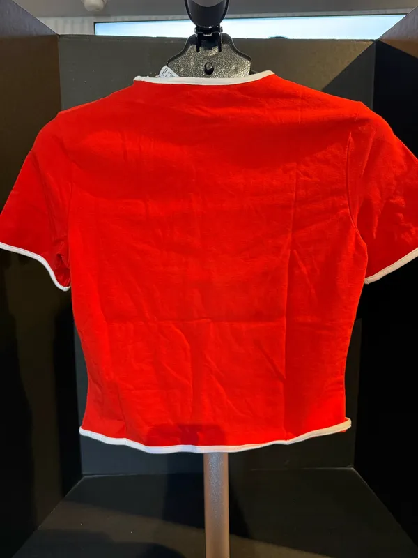 Adidas women’s Cropped Tee size med - Image 2