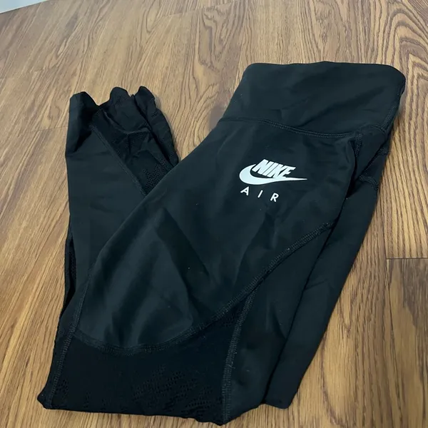 Nike Air Black Dri-Fit Cropped Leggings Size Medium - Image 2