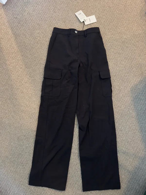 Theory Cargo Pant in Neoteric Twill - Image 3