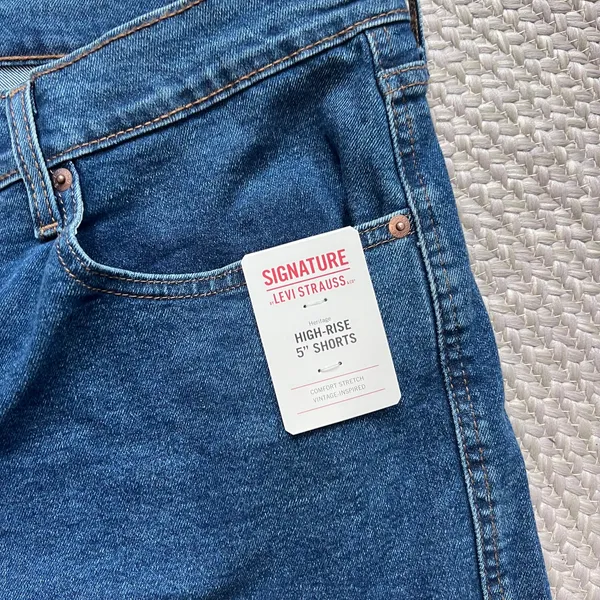 Signature Levi Strauss Hi Rise 5" Shorts Sz 24 - Image 4