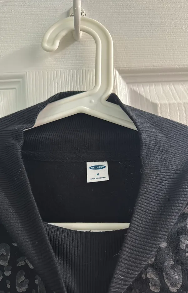 Old Navy Sweatshirt - Image 2