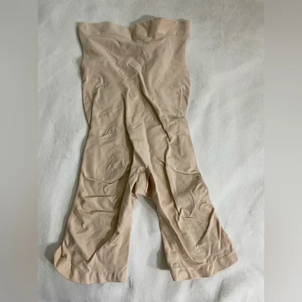 NWOT Skims Sculpting High Waisted Shorts Sand Color Size L - Image 7