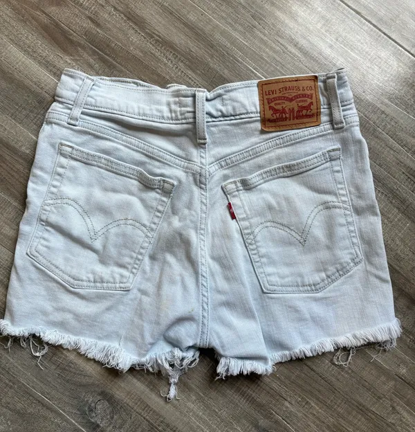 Levi’s Shorts - Image 2