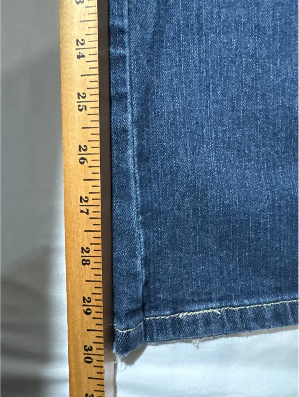 Levi's Night Blues Flared Jeans - Vintage Vibes with a Kick! - Image 4