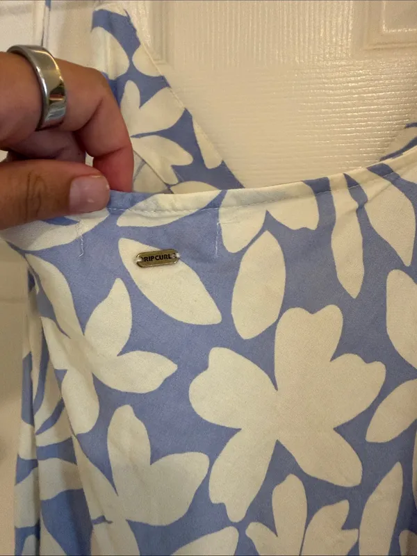 Rip Curl Lavender and White Floral Midi Dress - Image 3
