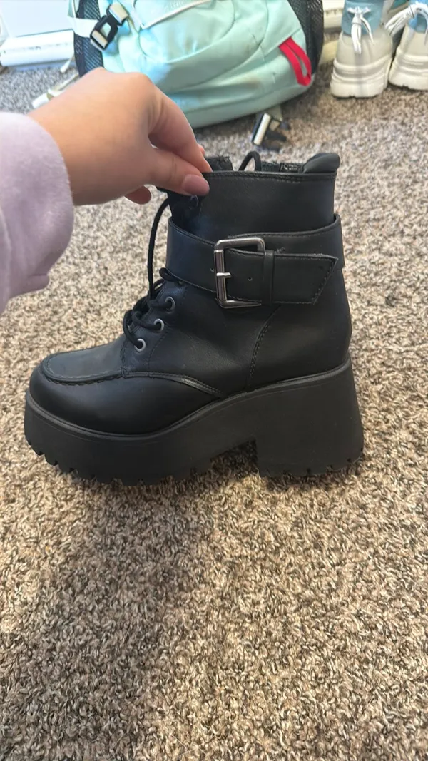 Black Boots Size 8 - Image 4
