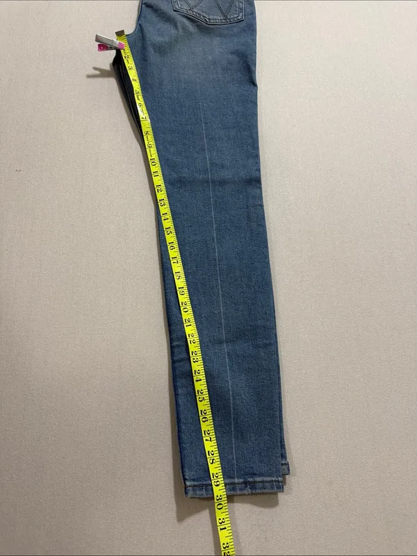 Wrangler Women's Medium Blue Skinny Jeans with Back-Pocket Stitch - Image 9