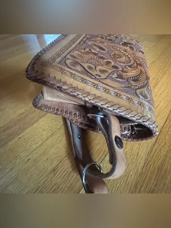Vtg Hand Tooled Leather Mexico Stamped Crossbody Bag - Image 2