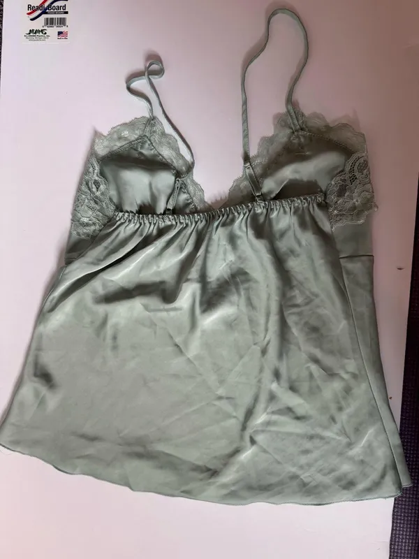 Pastel green lace camisole size medium never worn - Image 2