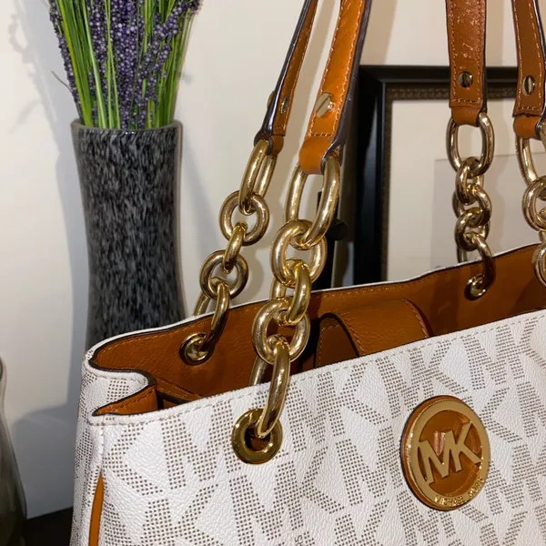 Michael Kors Signature MK Vanilla Acorn Fulton Chain Leather Tote EUC - Image 3