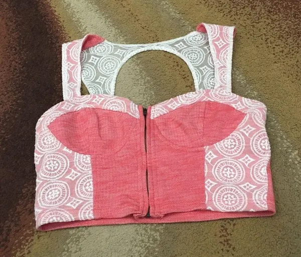 Urban Outfitters Pink/red and white lace cropped zip up top - Image 5