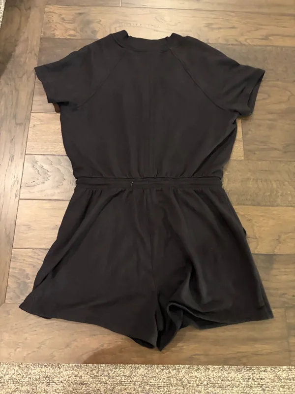 Athleta Short Sleeve Balance Romper Sz M - Image 10