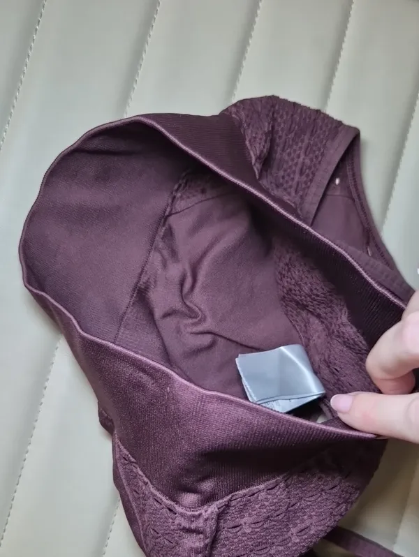 Gymshark Seamless Sports Bra Size Small in Plum Maroon - Image 3