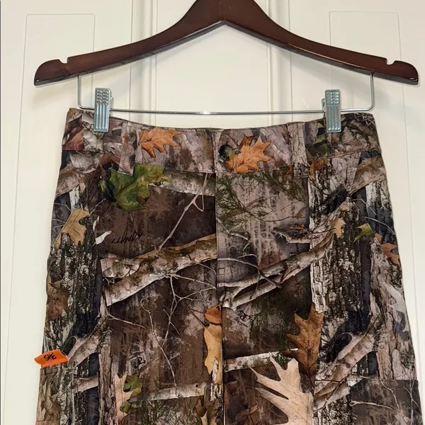 Green and Brown Cargo Pants with Camouflage Design - Image 4