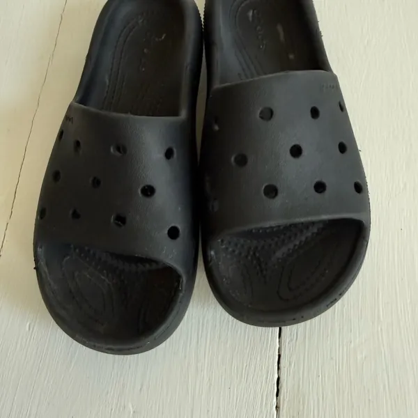 Crocs women’s black slide sandal - Image 6