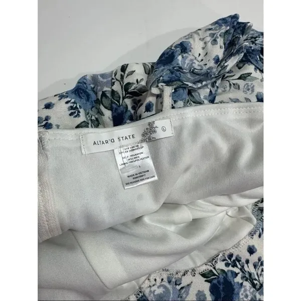 Altar'd State Floral Romper NWOT - Image 4