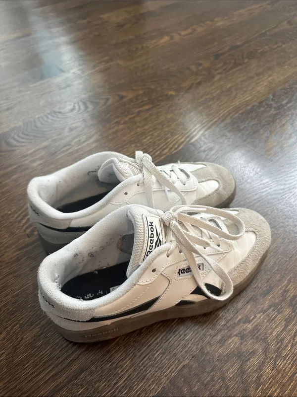 Reebok Off-White and Light Gray Low-Top Sneakers - Image 6