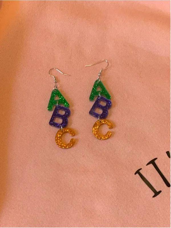 SHEIN Sweatshirt XL Light Pink “its a good day to read a book” 3 Sets Earrings - Image 3